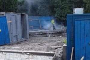 Вхідну арку у центральному парку Рівного знесли (Фото)