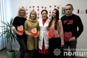 У Рівному поліцейські віддали хворим дітям відро власної крові (фото)