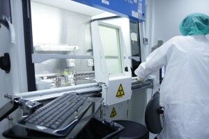 Маленькому хлопчику відірвало кисть через ігри зі снарядом (Фото)