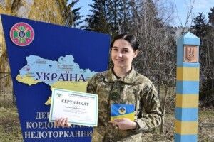 Волинська красуня, єдина в області жінка-суддя з практичної стрільби, показала, що вміє (Відео)