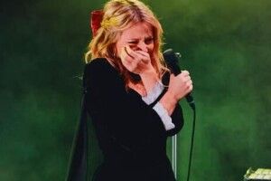 «Через це загинула близька людина»: солістка Vivienne Mort підняла тему генераторів 