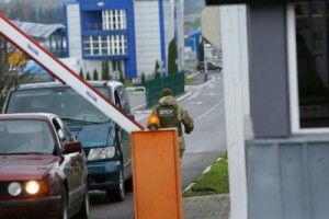 Прикордонники Луцького загону зловили авто «на бляхах» із підробленими документами