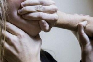 У Рівному учениця розповіла, що її зґвалтували біля школи