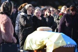 Сотні українців прийшли провести в останню дорогу Героя із Рівного (Фото)
