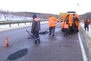 У Рівному журналісти інспектували дорогу: чи тримаються латки, покладені у січні (ВІДЕО)