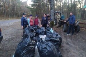 На Ковельщині прибрали ліс вздовж дороги на 1,7 кілометра