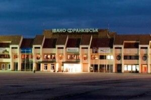 Інфраструктуру франківського летовища добивають