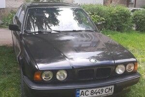 Луцькі муніципали нарахували на газонах міста близько 30 автівок