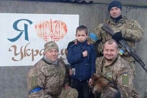 «Мамо, не лайте Героя!»: 11-річний хлопець пробрався вночі до ЗСУ, щоб захищати Україну