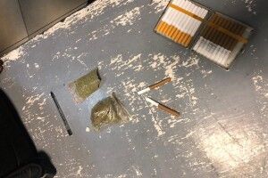 На «Ягодині» собака винюхав в трусах пасажира автобуса наркотики 