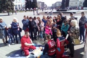 Надавати медичну допомогу в Луцьку вчили просто на майдані