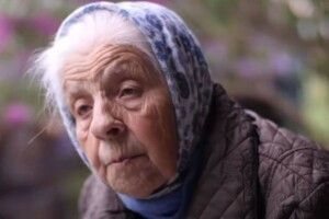 «Щемлива історія війни»: художниця з Луцька розчулила знамениту бабусю з Горенки