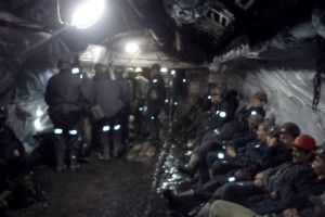 Наразі під землею у шахті «Бужанська» залишаються чотири десятка гірників