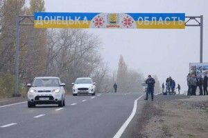 Люди на своїх авто чи пішки виходять з Маріуполя, – Верещук