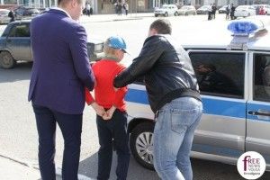 У Росії на акціях протесту «Він нам не цар» почали… масово затримувати дітей