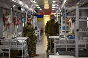 «Укрзалізниця» презентувала оновлений медичний евакуаційний потяг