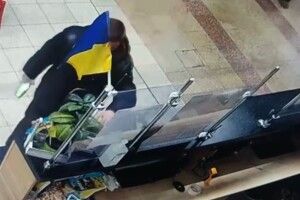 Футбольний трофей або сором на все місто: луцький гіпермаркет поставив ультиматум крадіям