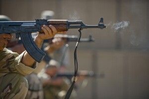 Чи треба навчальним закладам макети автомата Калашникова?