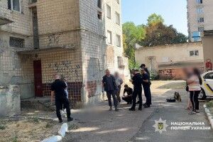 На Одещині жінка викинула новонароджену доньку з вікна гуртожитку