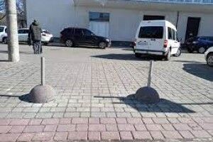 У Луцьку демонтують обмежувачі руху, які заважають проїзду (Адреси)