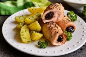 Здивуйте на вихідних рідних кручениками з курагою і чорносливом