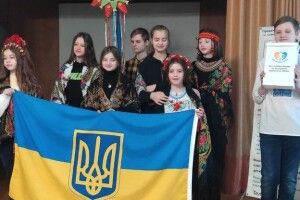 У Луцьку діти загиблих військових колядою збирали гроші для гарнізонного шпиталю (Відео)