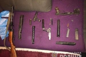 Гвинтівка, пістолет-кулемет, набої: у жителя Луцька вилучили зброю та боєприпаси