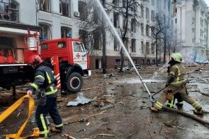 Центр Харкова знову під обстрілами: горять управління поліції та університет (Фото, відео)