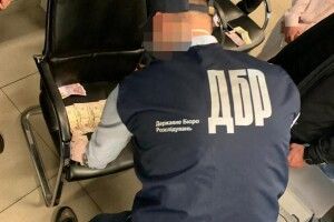 Головному держінспектору Волинської митниці, якого спіймали на хабарі, повідомили про підозру