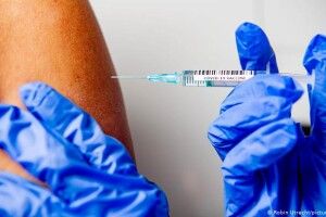 Ураїнці не готові вакцинуватися від коронавірусу безплатно, а платно –  будуть