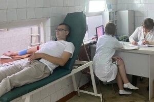 У професійне свято волинські медики здали кров для українських військових