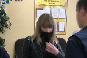 Експоліцейській, яку у Луцьку зловили на хабарі у 1 500 доларів, винесли вирок