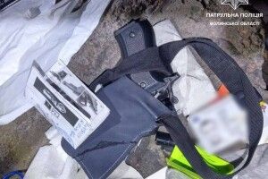 У Луцьку патрульні виїхали на виклик щодо наркотиків, а знайшли зброю