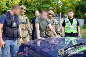 У Хмельницькому 58-річний директор мовної школи розбещував неповнолітніх учениць