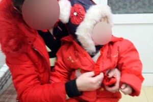 У Луцьку п’яна матір залишила дитину у візочку посеред вулиці