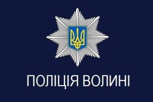 На Волині біля школи чоловік в камуфляжі побив неповнолітнього 