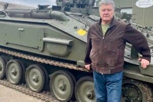 «Отримали всі ліцензії, бронемашини з Британії скоро будуть в ЗСУ», – Петро Порошенко (Фото, відео)