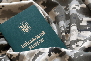 У ТЦК кажуть про напад, пенсіонер – про катування: поліція розслідує інцидент у Харкові