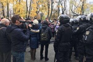 Зіткнення в міському саду Одеси: кількість травмованих поліцейських перевищила 20 осіб