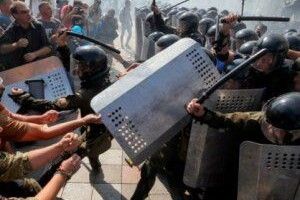 Нацгвардії дозволили розганяти протести бронетехнікою