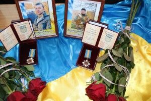 Пам'ятаємо: на Волині рідним загиблих Героїв вручили посмертні нагороди