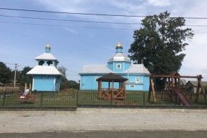 Волинські лісівники подарували альтанку на ювілей унікальної церкви