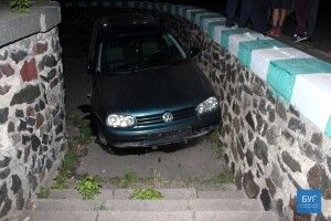 У Володимирі-Волинському авто «влетіло» у танк-пам’ятник