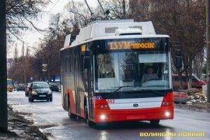 У Луцьку перефарбують в червоний 17 старих тролейбусів
