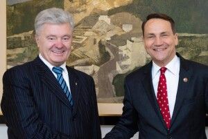 Міністр закордонних справ Польщі Сікорський попередив Офіс Зеленського, що тиск на опозицію нашкодить євроінтеграції України