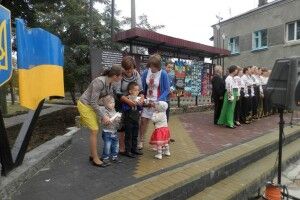 В Маневичах стенд пам’яті героїв АТО встановили товариші загиблих 