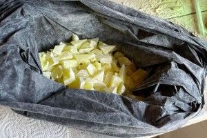 На Рівненщині поліцейські викрили підпільний цех з обробки бурштину