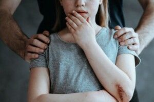 Оголосили вирок мешканцю Рівненщини, який зґвалтував 12-літню дівчинку і вона завагітніла