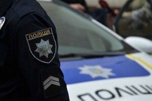 Волинянин жбурнув у дружину… сосискою – довелось викликати поліцію