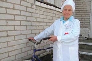 Працює в селі фельдшером… півстоліття